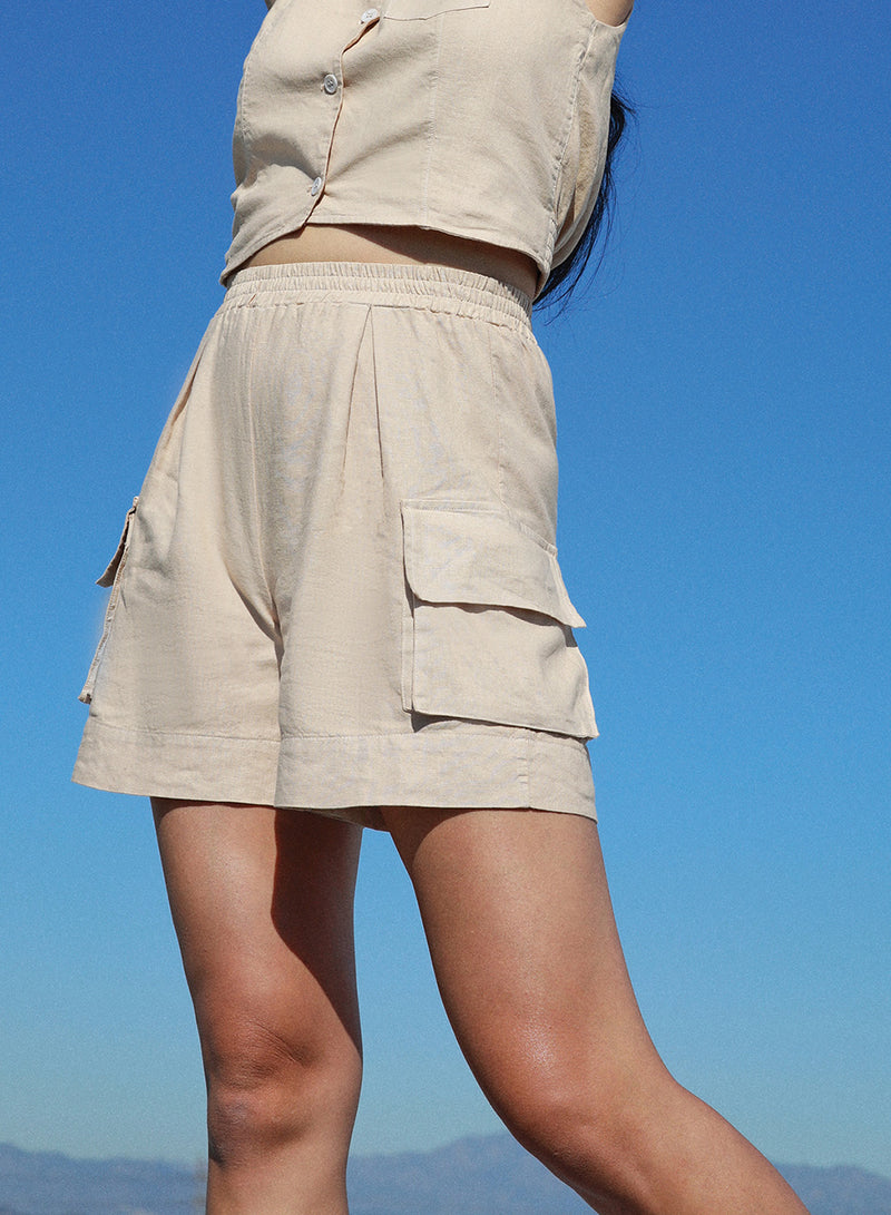 Linen Cargo Short in Wheat - 3/4 left side with cargo pocket