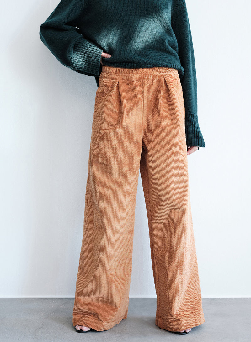 TBS EXCLUSIVE Grand Cord Wide Leg Pant in Teddy-3/4 front