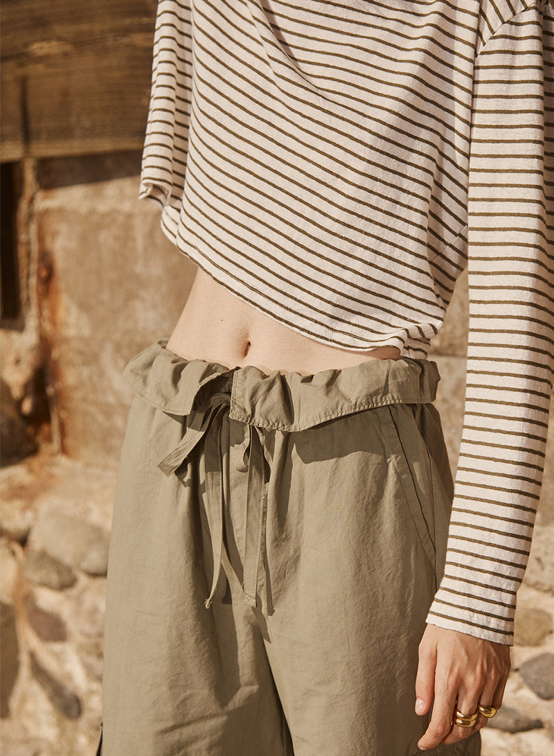 Fine Poplin Foldover Cargo Pant in Fern-close up 