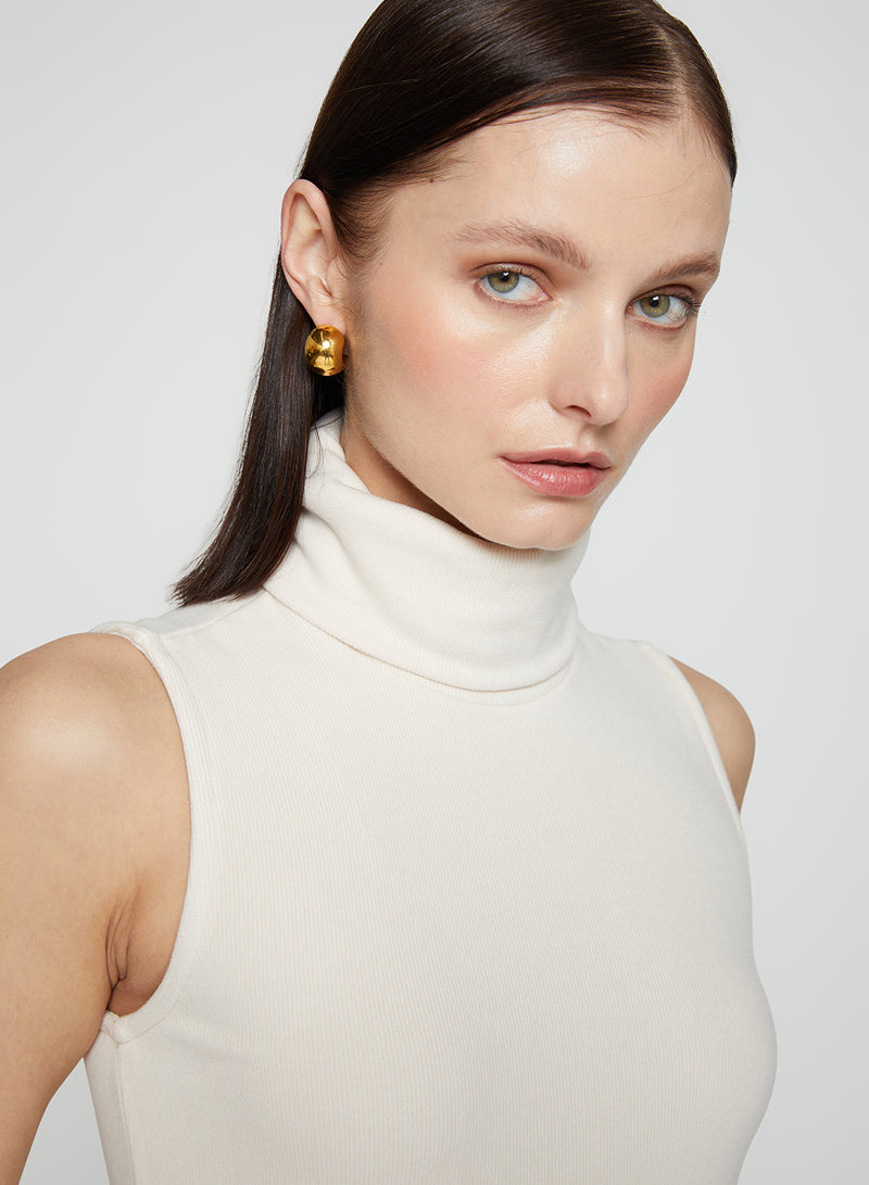 Honeyluxe Flat Back Rib Sleeveless Turtleneck in Cream-close up 