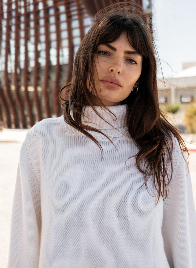 White turtleneck sweater in cashmere and wool blend