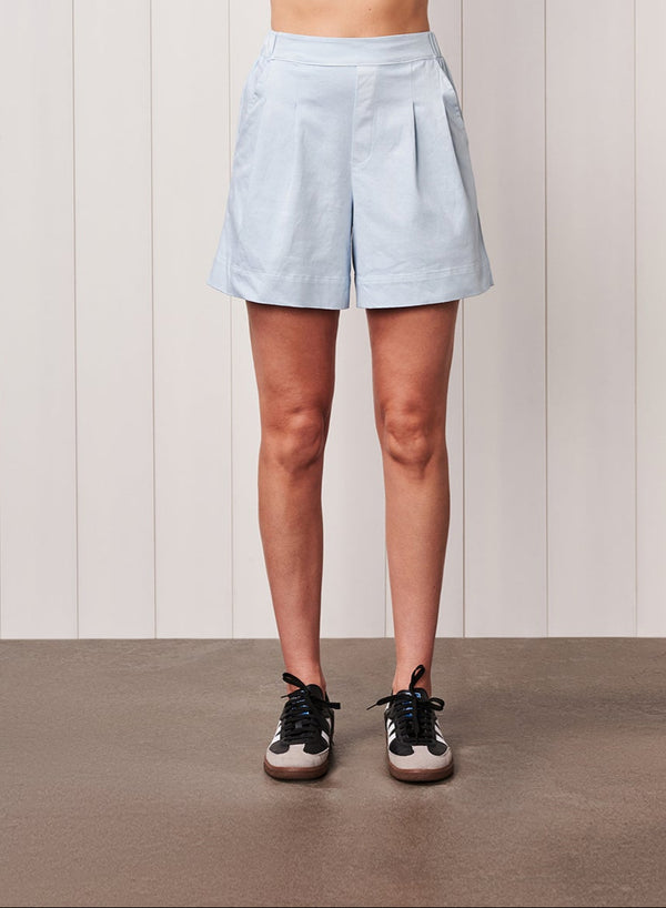 Cava Twill Trouser Short in Dove Blue