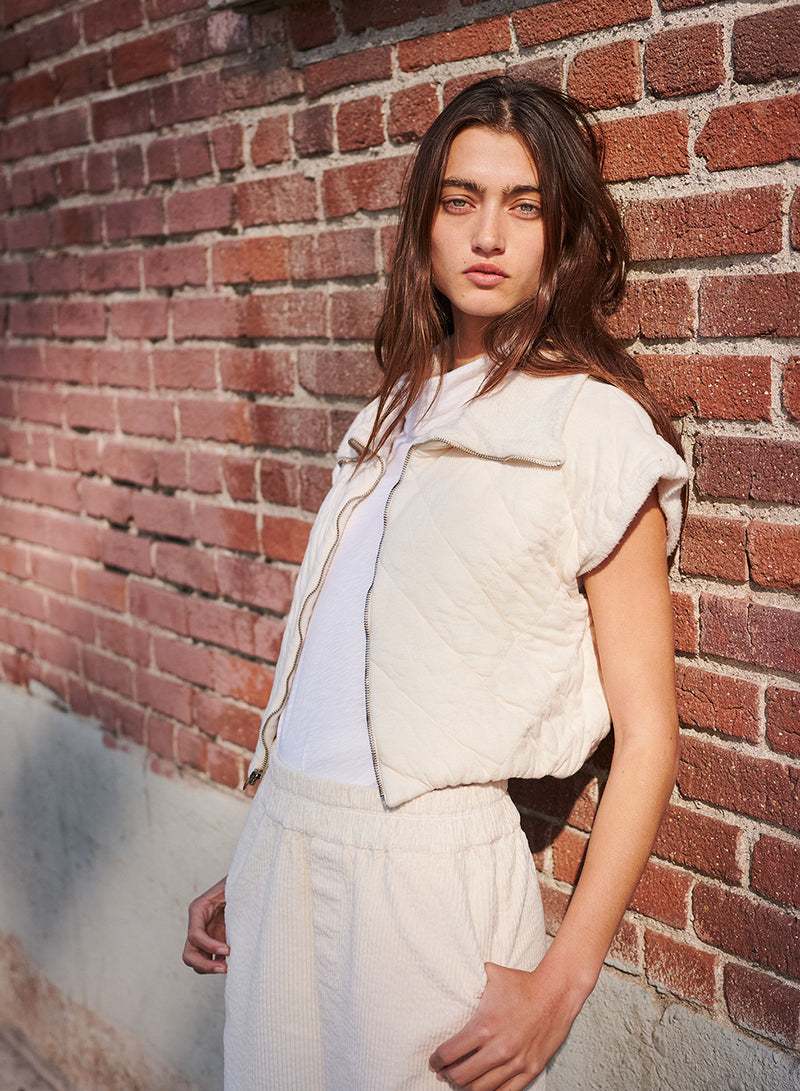 Quilted Cropped Zip Vest in Cream – shopstateside.us