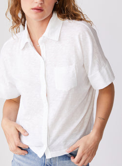Supima Slub Short Sleeve Pocket Shirt in White - front close up