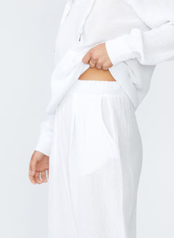 Gauze Wide Leg Pull On Pant in White - left side with pocket