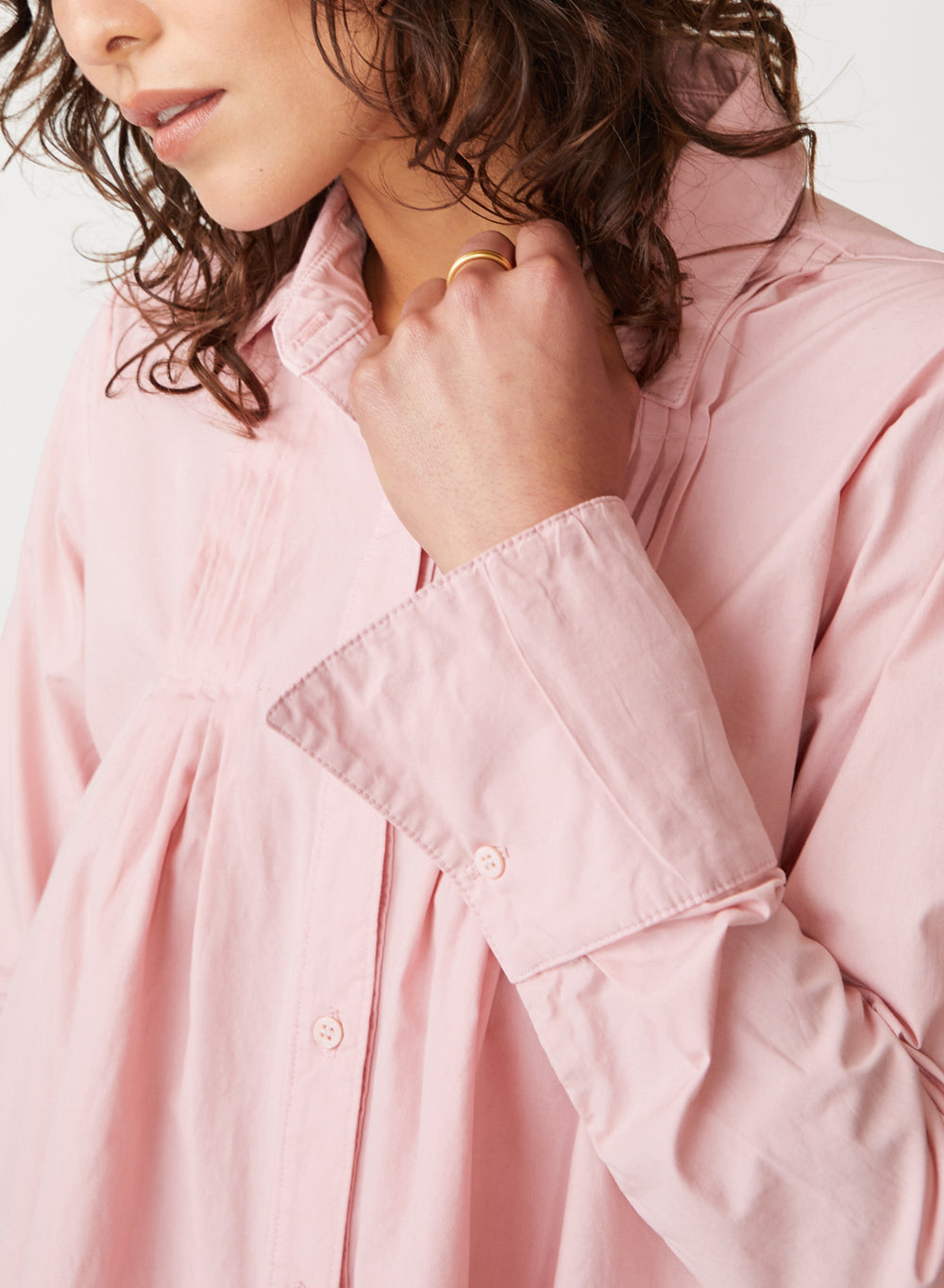 Structured Poplin Pintuck Shirt in Chalk Pink – shopstateside.us